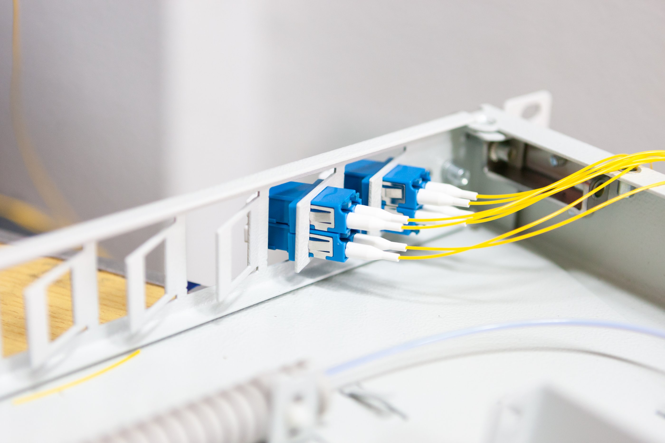 worker-comunicate-fiber-optic-cable-opto-box-installing-new-network-equipment (1)